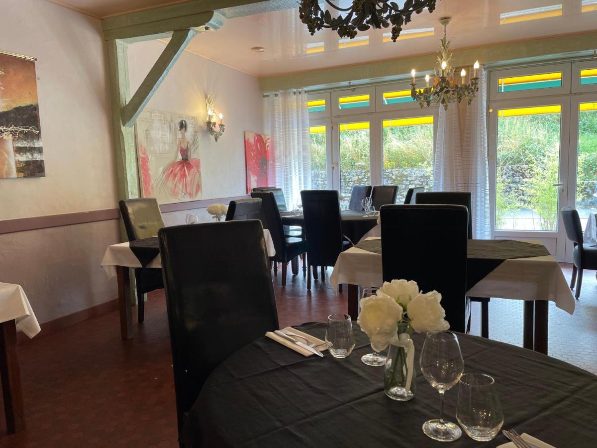 Logis Deshors-Foujanet Hotell Chamboulive Exteriör bild