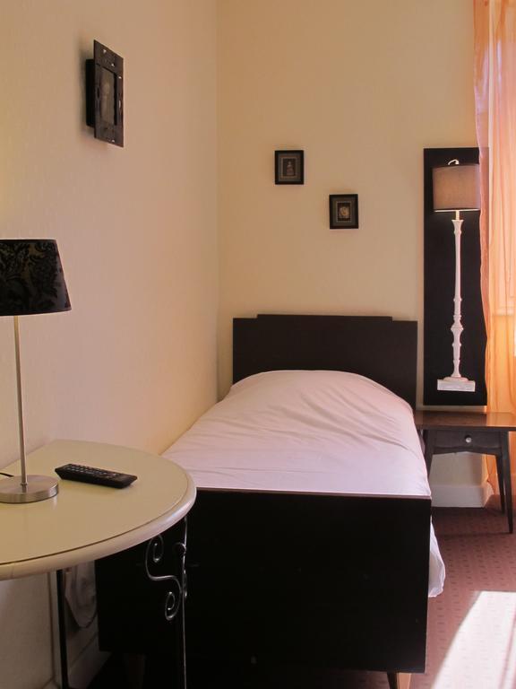Logis Deshors-Foujanet Hotell Chamboulive Exteriör bild