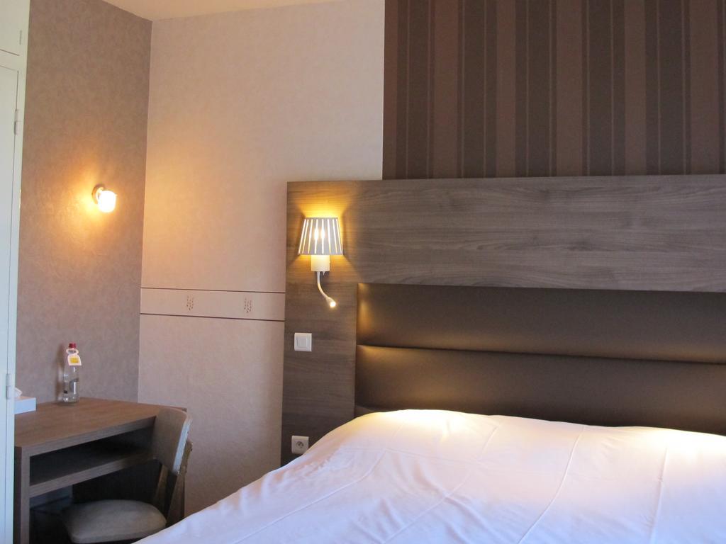 Logis Deshors-Foujanet Hotell Chamboulive Exteriör bild