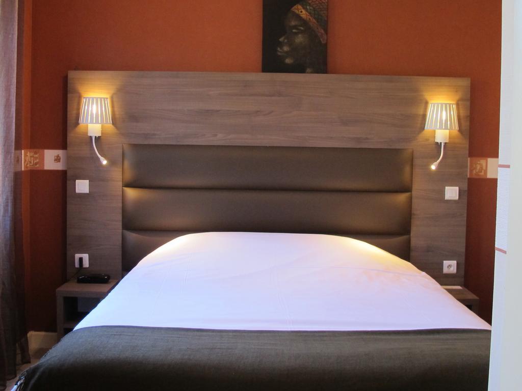Logis Deshors-Foujanet Hotell Chamboulive Exteriör bild