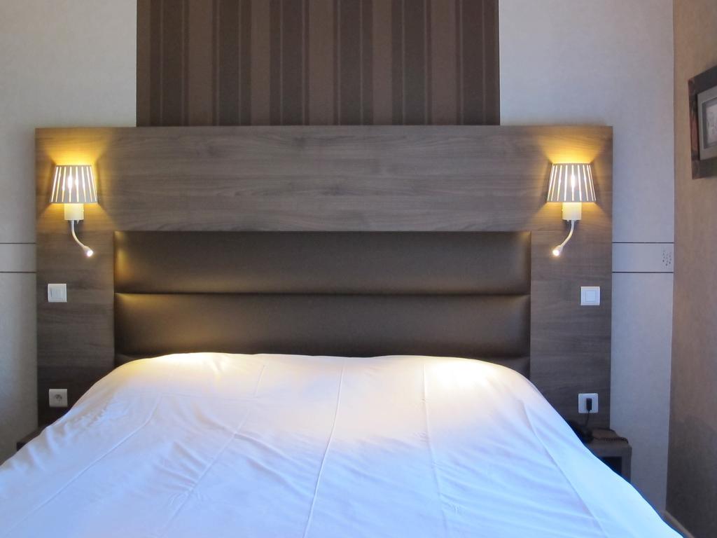 Logis Deshors-Foujanet Hotell Chamboulive Exteriör bild