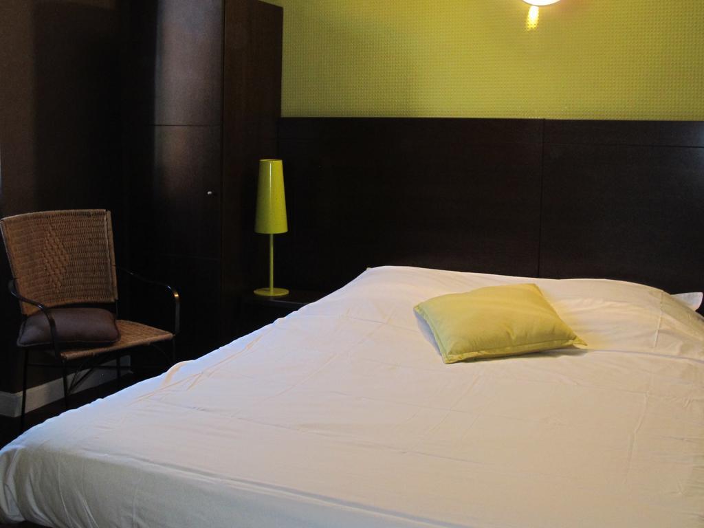 Logis Deshors-Foujanet Hotell Chamboulive Exteriör bild