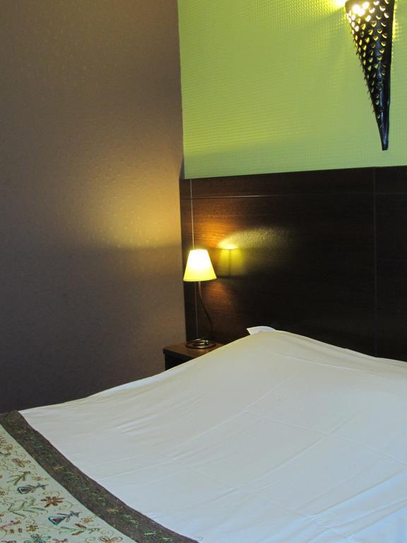 Logis Deshors-Foujanet Hotell Chamboulive Exteriör bild