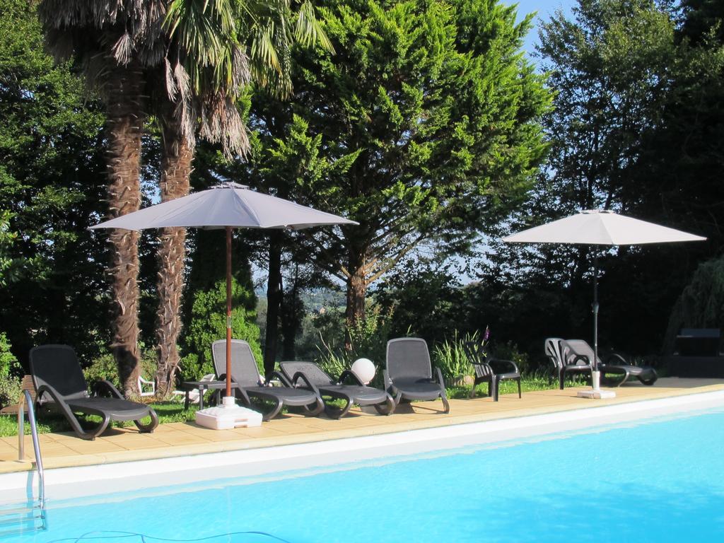 Logis Deshors-Foujanet Hotell Chamboulive Exteriör bild