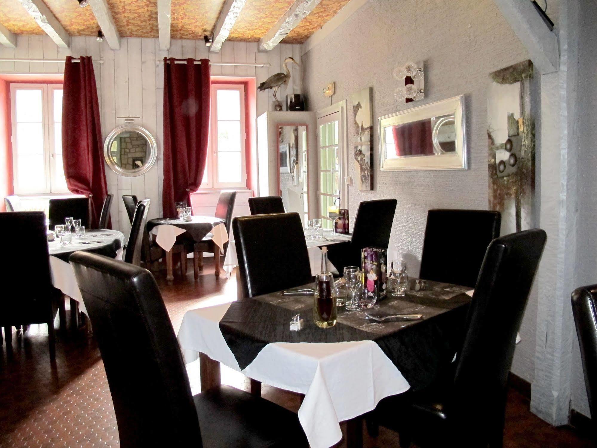 Logis Deshors-Foujanet Hotell Chamboulive Exteriör bild