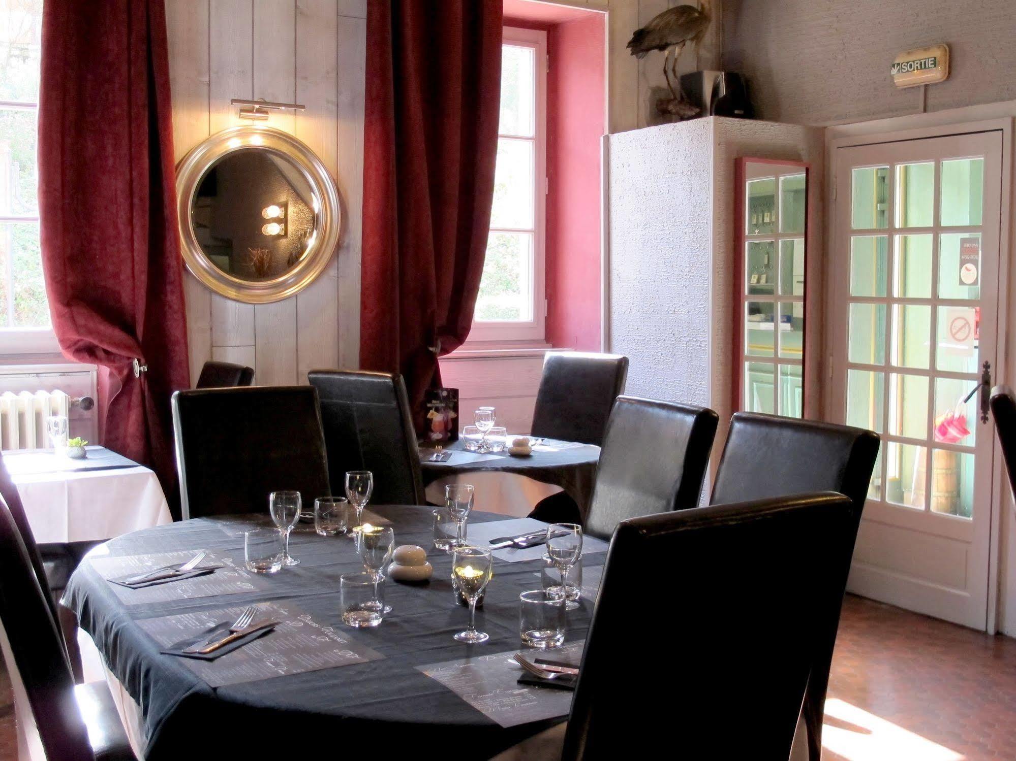 Logis Deshors-Foujanet Hotell Chamboulive Exteriör bild