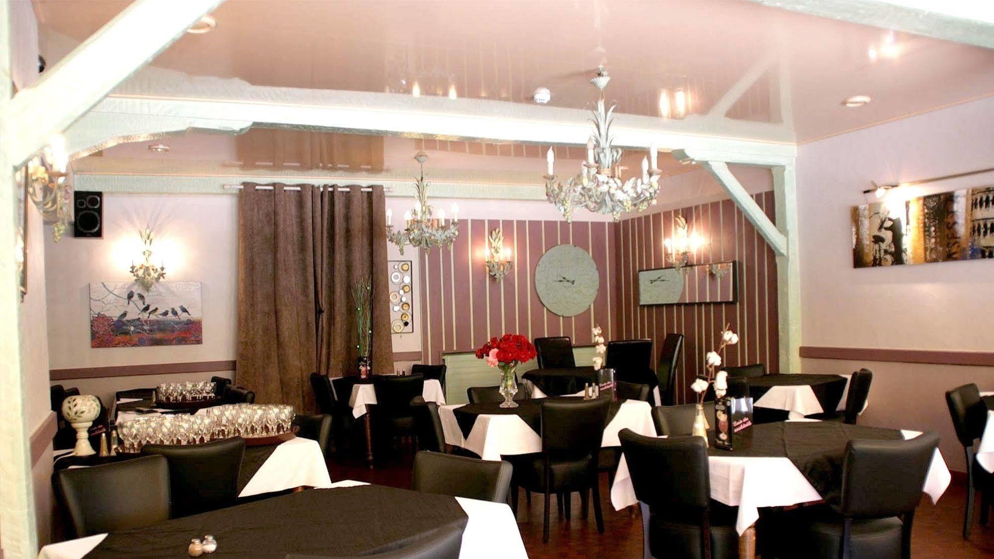 Logis Deshors-Foujanet Hotell Chamboulive Exteriör bild