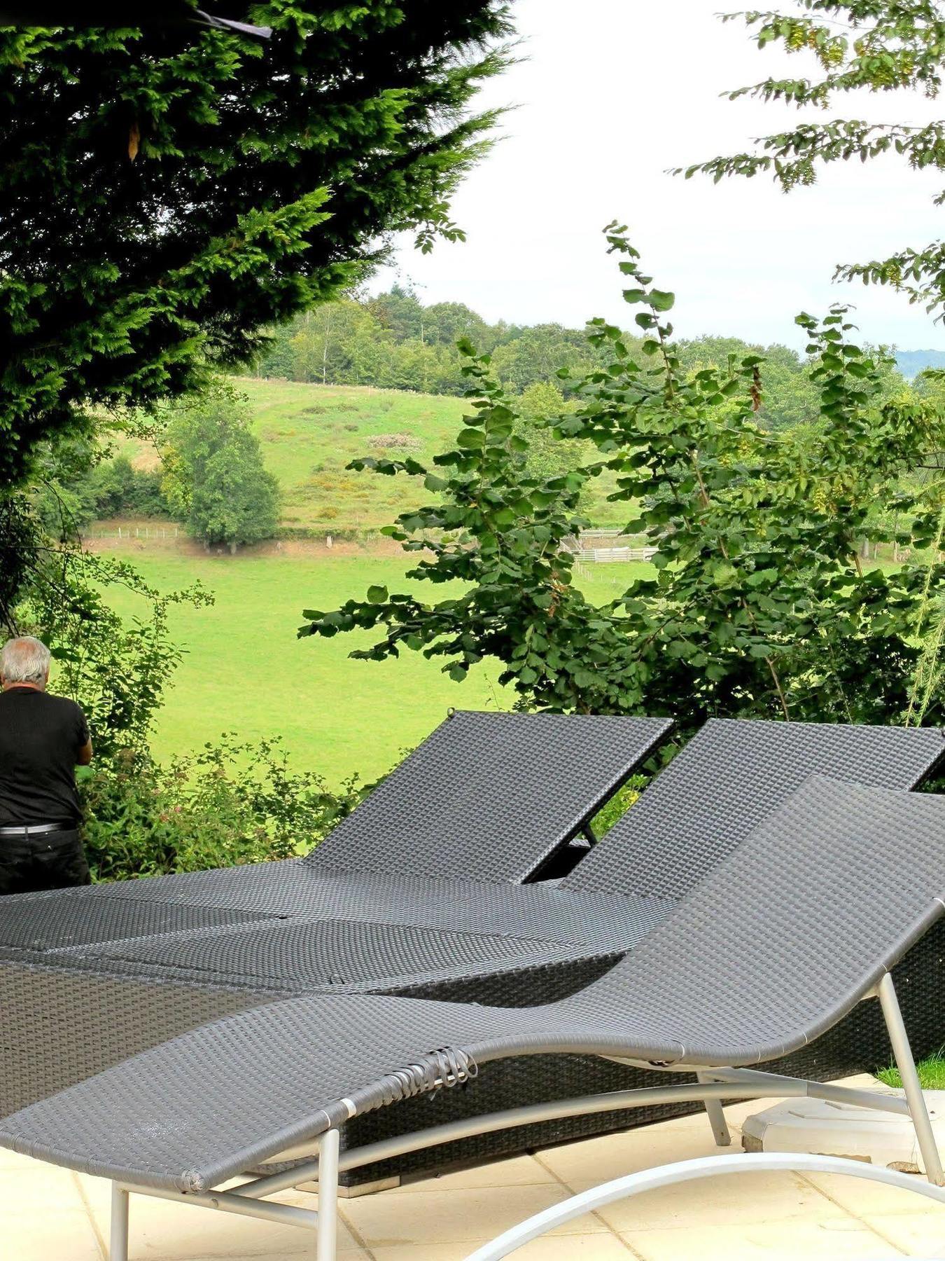 Logis Deshors-Foujanet Hotell Chamboulive Exteriör bild
