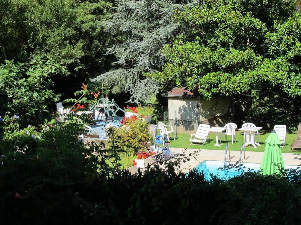 Logis Deshors-Foujanet Hotell Chamboulive Exteriör bild