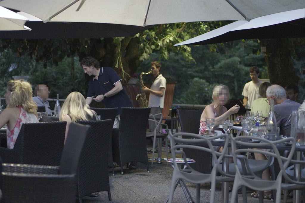 Logis Deshors-Foujanet Hotell Chamboulive Exteriör bild