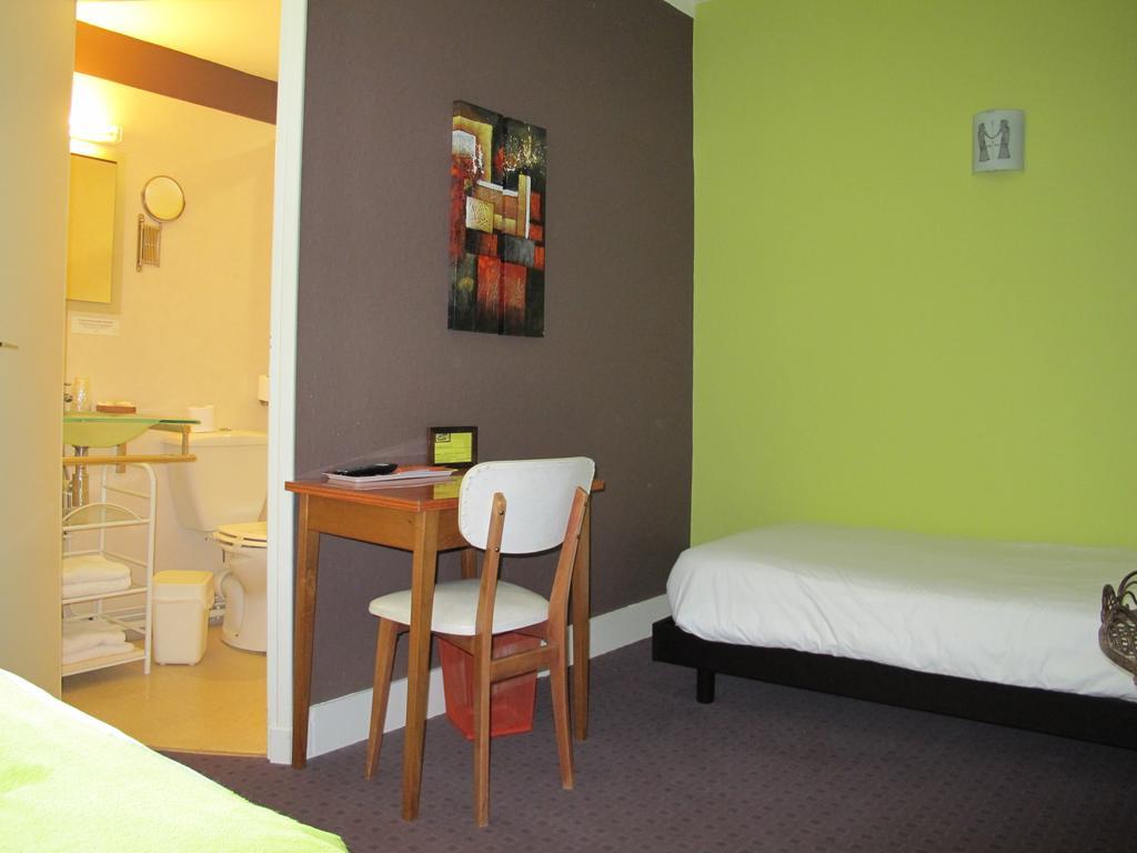 Logis Deshors-Foujanet Hotell Chamboulive Rum bild
